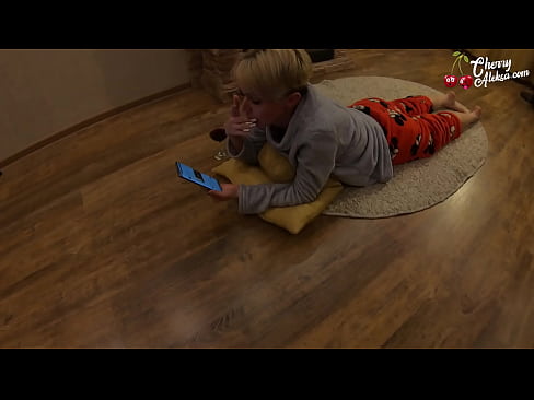 ❤️ Gekke blonde sûgje Enorme lul dy't derop sûgje en stuiterje - Anale seks Porno fb op fy.pornochaturbate.ru ️❤